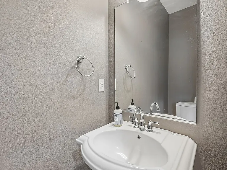 10805 NE Red Wing Way #201 — Photo 18
