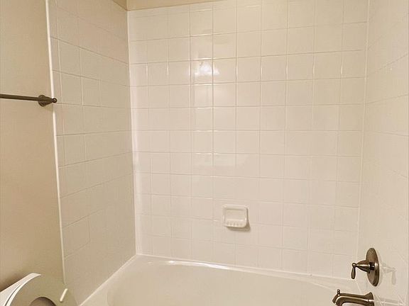 5th image of 502 Siena Ln