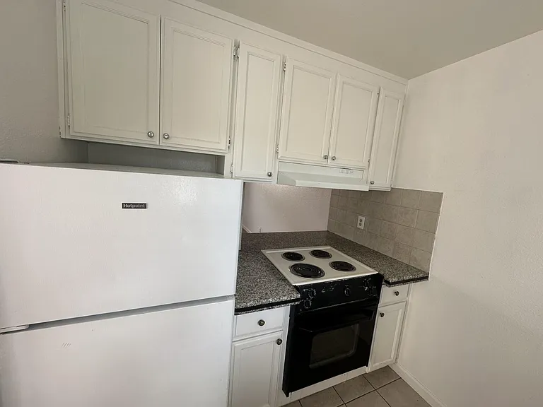 1821 Hill Ave #2 — Photo 6