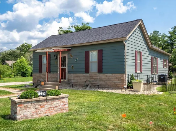 1025 W Delmar Ave, Godfrey, IL 62035