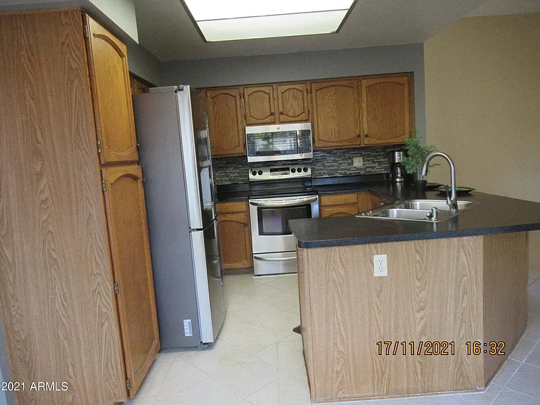 2324 W Highland Ct — Photo 13