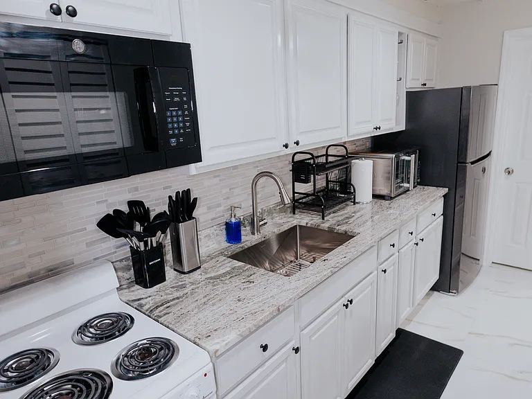 Full Kitchen.