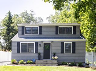25 Clearfield Place, Huntington, NY 11743