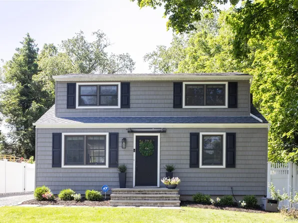25 Clearfield Place, Huntington, NY 11743