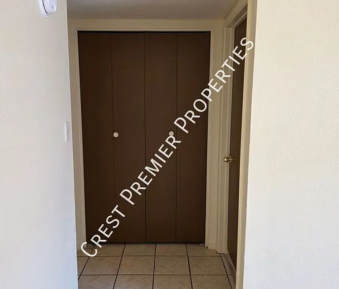 627 E Knoll St #2 — Photo 9