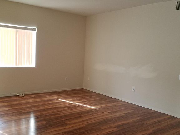 4th image of 2110 Los Feliz St Unit 1057