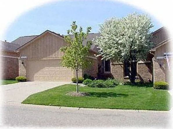 34978 White Pine Trl #1, Farmington Hills, MI 48335