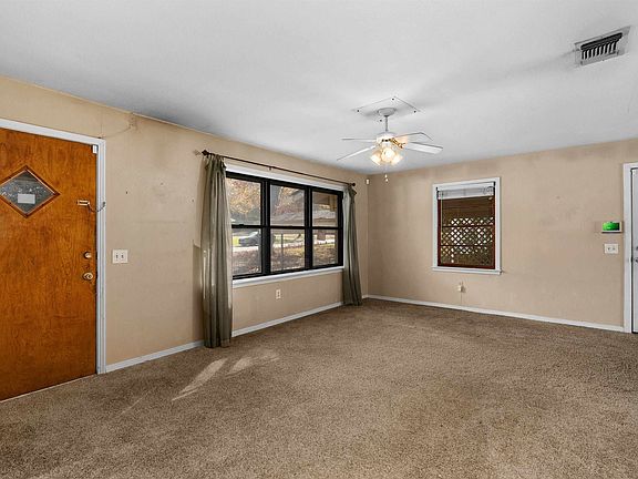 4th image of 204 S Holly St