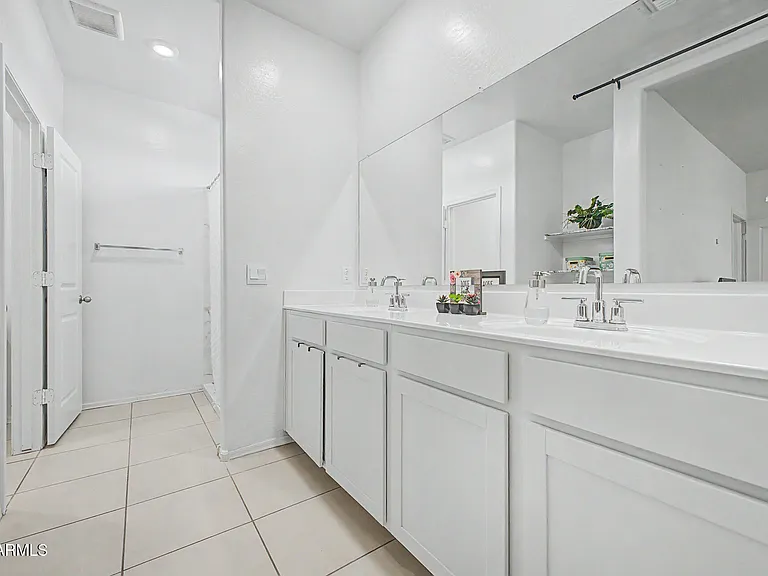 10611 W Bloch Rd — Photo 15
