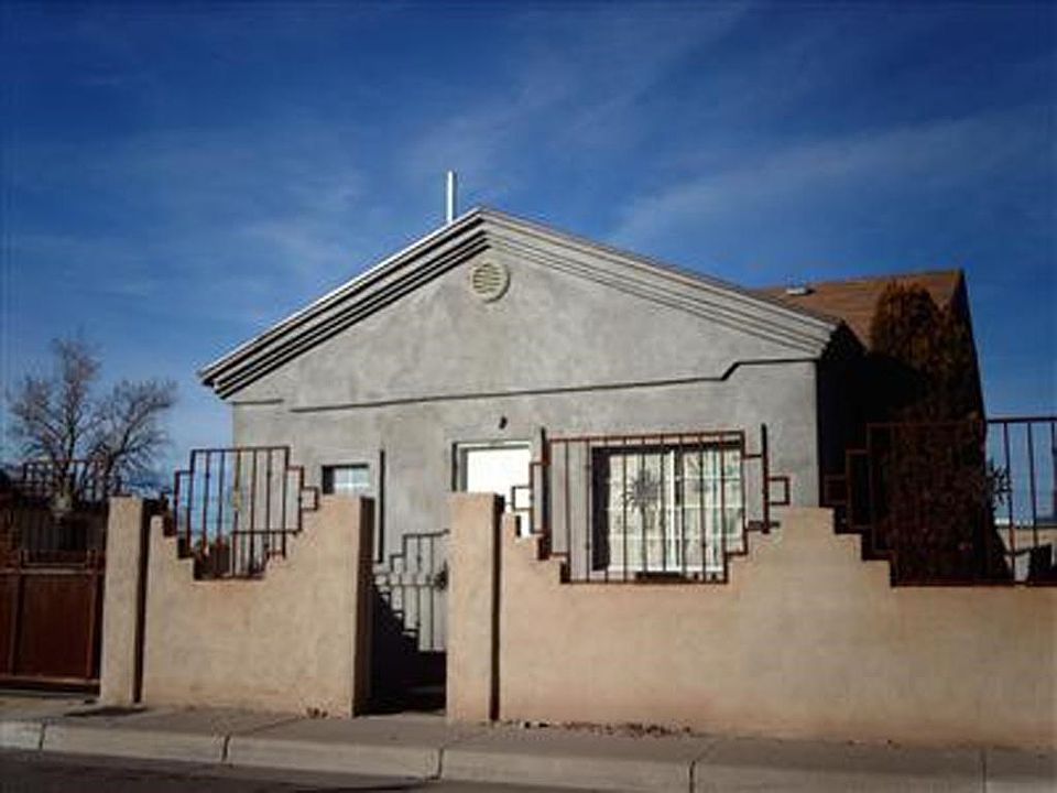 1st image of 805 Aspen Ave NW