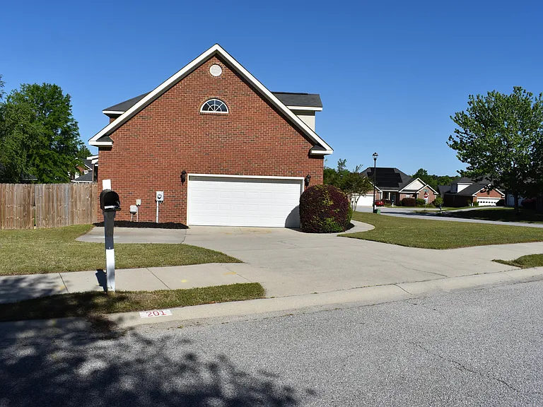 201 Bainbridge Dr — Photo 28
