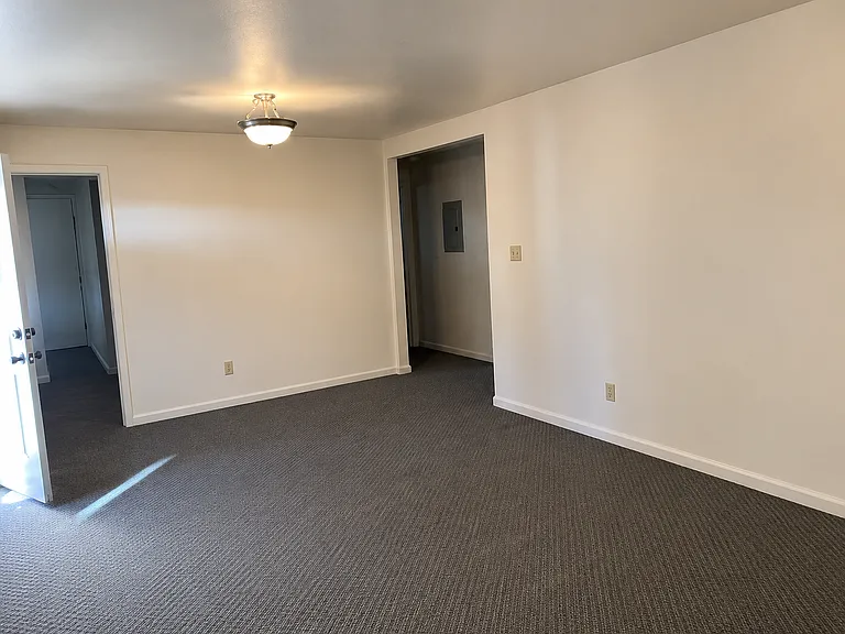 1032 Castlewood Dr — Photo 14