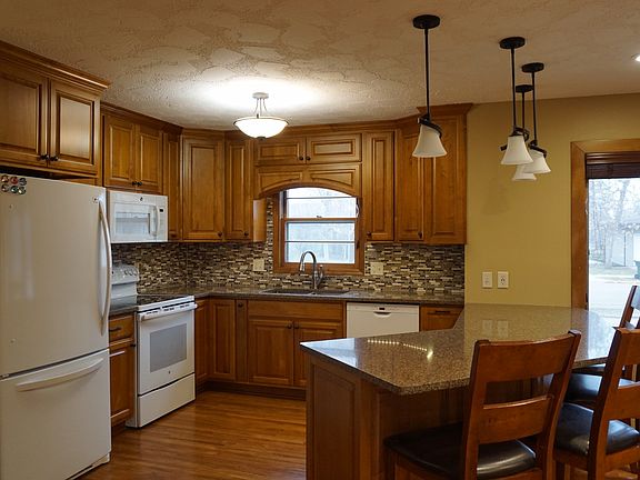 5th image of 409 3rd Ave NW