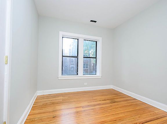 5th image of 3006 W Ainslie St APT 2W