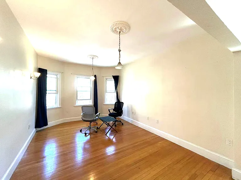 40 Manthorne Rd #2 — Photo 2