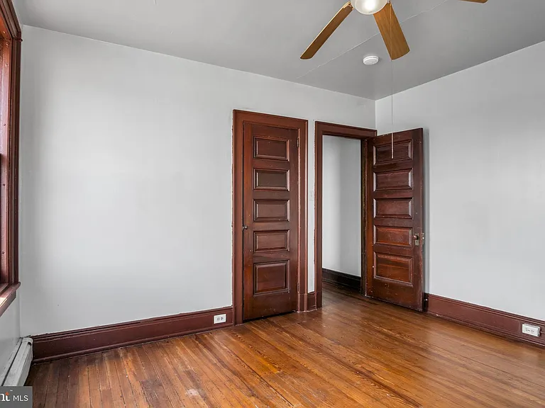 727 E Market St — Photo 31