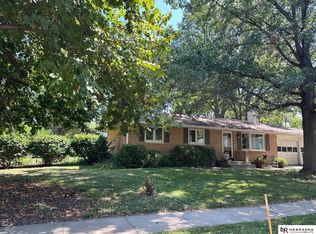 900 Cottonwood Dr, Lincoln, NE 68510