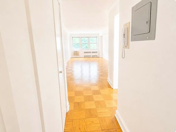 2nd image of 204 E 77th St APT 3C