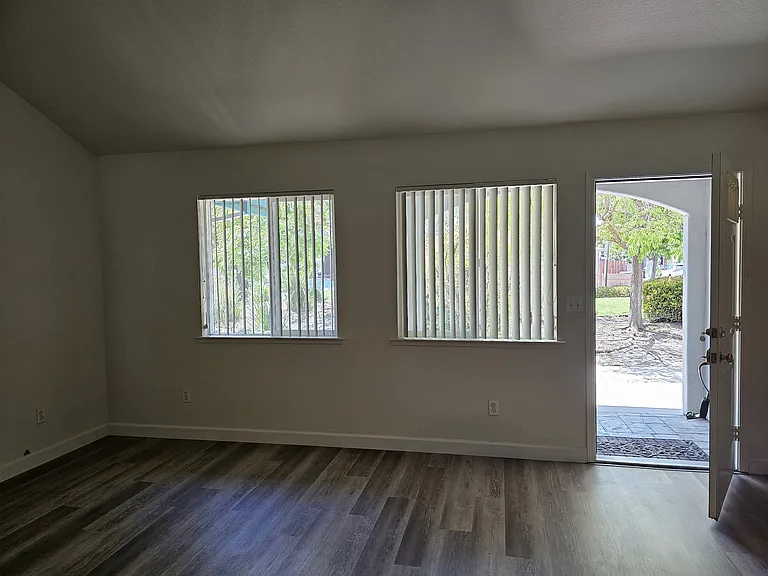 2220 Chanticleer Ave #3 — Photo 4