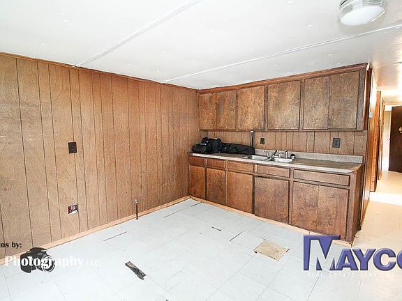 4th image of 637 1/2 Saint Charles St