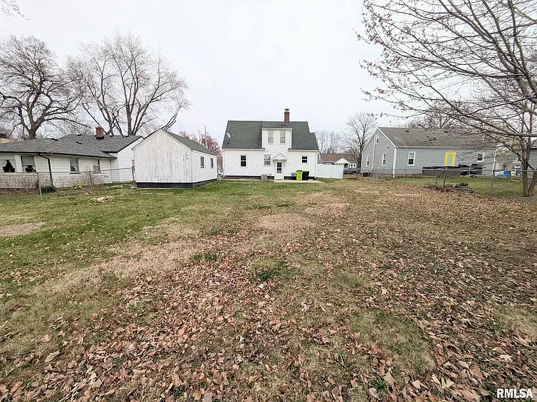304 Redbud Dr — Photo 6