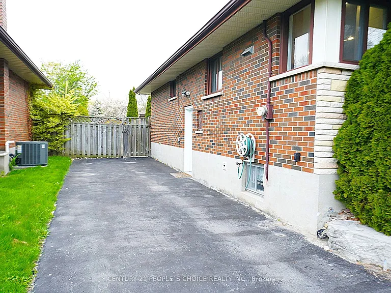 586 Central Park Blvd N — Photo 28
