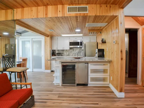 30 Putters Point W, Huntsville, TX 77320