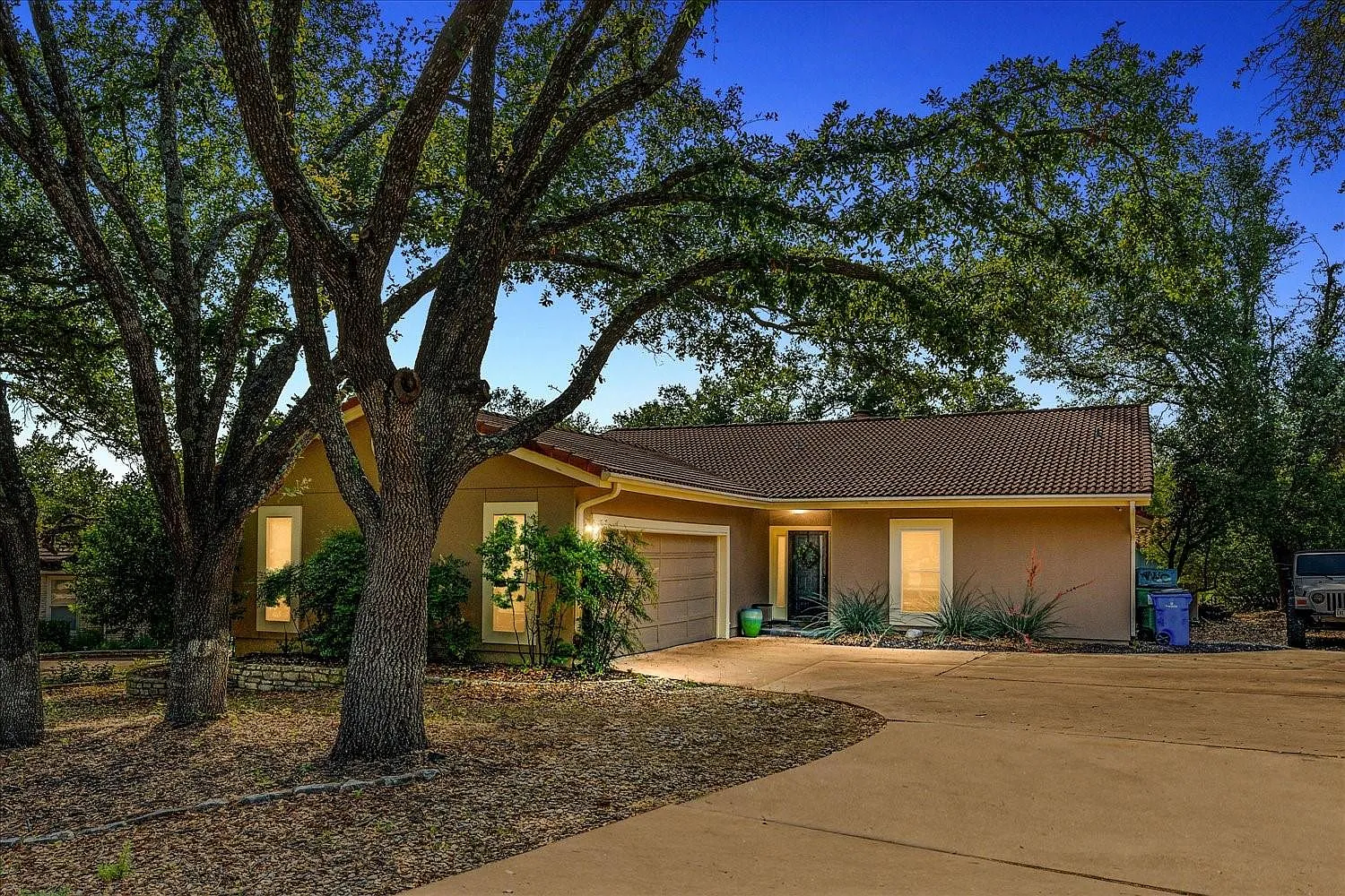 3 bed, 2.0 bath, 2177 sqft, $3,000 — Photo 1