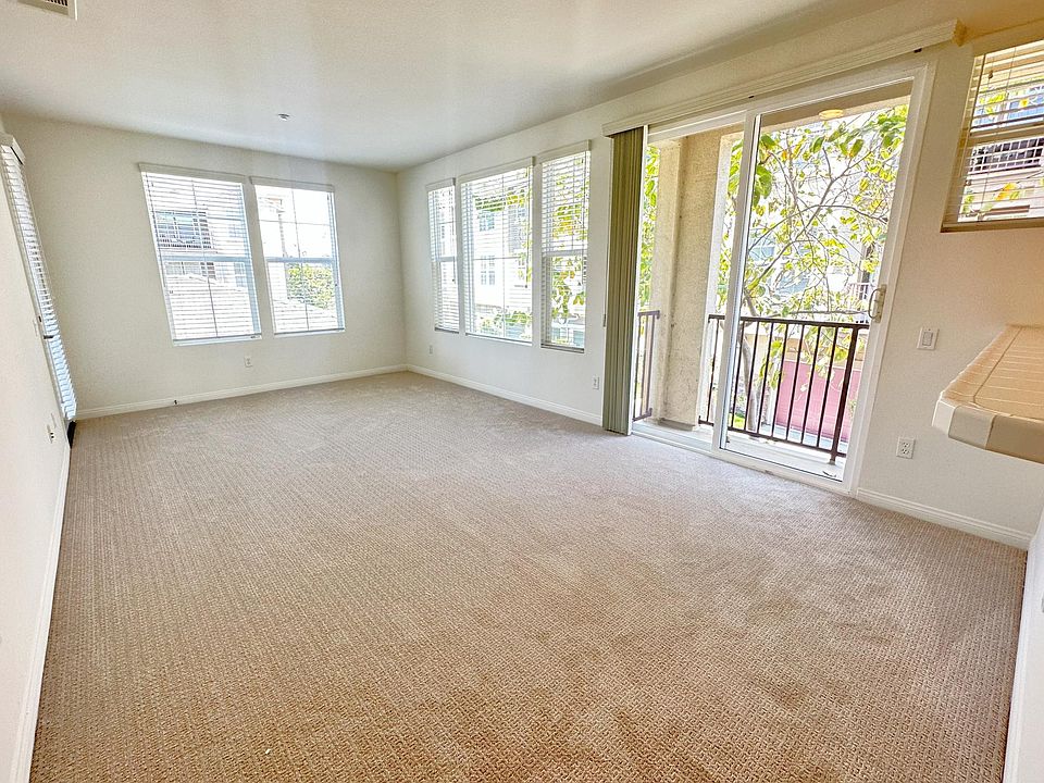 Living space with 2 balconies