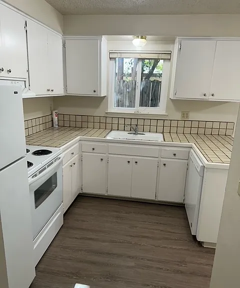 1462 Manzanita Ave — Photo 15