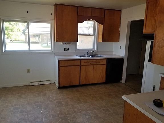 2nd image of 610 N Cedar St