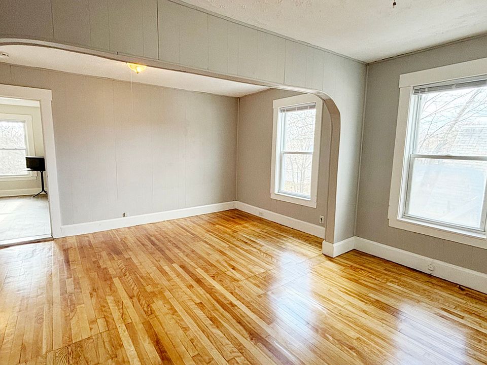 1st image of 113 Spruce St APT 3R