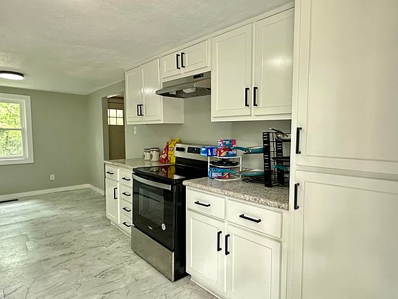 4th image of 965 Sparks Ln