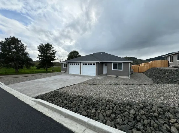 104 Donald Trump Ln, Roseburg, OR 97471