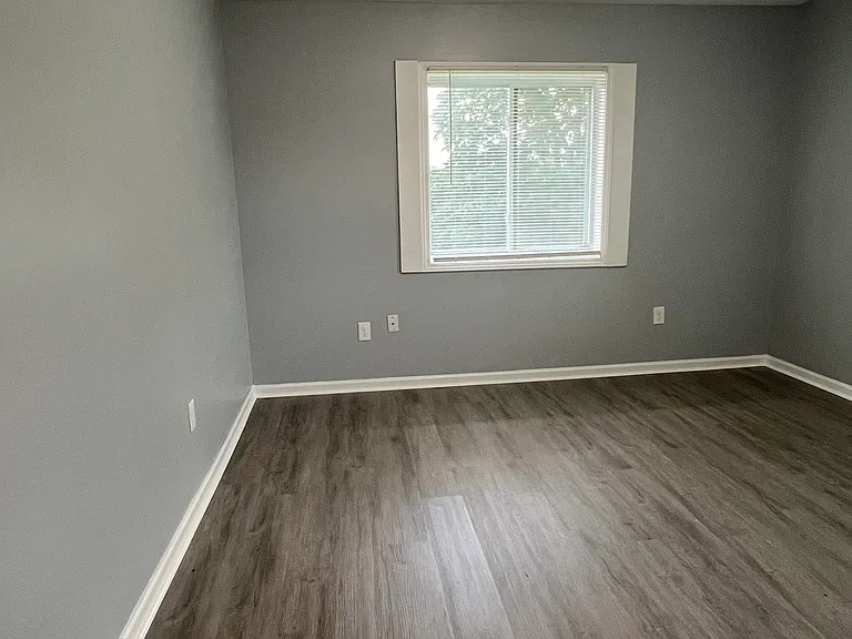 305 W Oak St #B — Photo 22