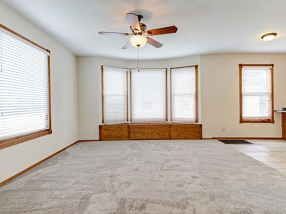 5th image of 113 W Stanage Ave
