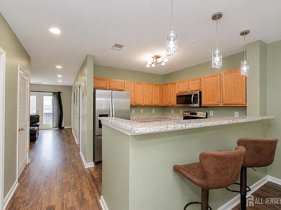 5th image of 368 Rector St Unit 414