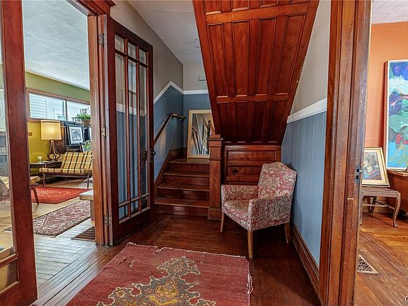 3rd image of 407 W Bloomfield St