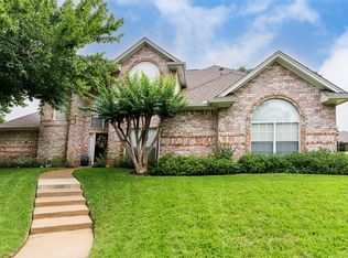 2007 Paddockview Dr, Arlington, TX 76017