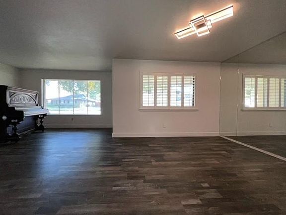 3rd image of 5105 Lake Highlands Dr
