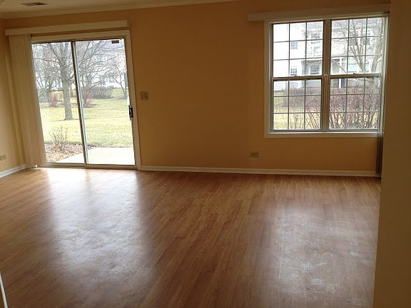 3rd image of 330 Winfield Ct