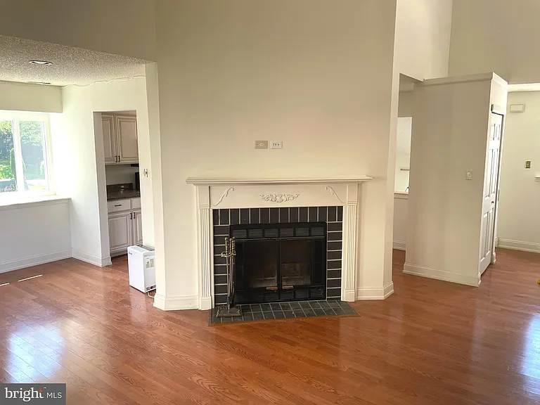 245 Carriage Ct #245 — Photo 5