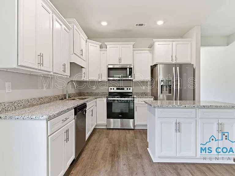 5723 Overland Dr — Photo 12