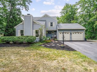 808 Red Oak Dr, Niskayuna, NY 12309