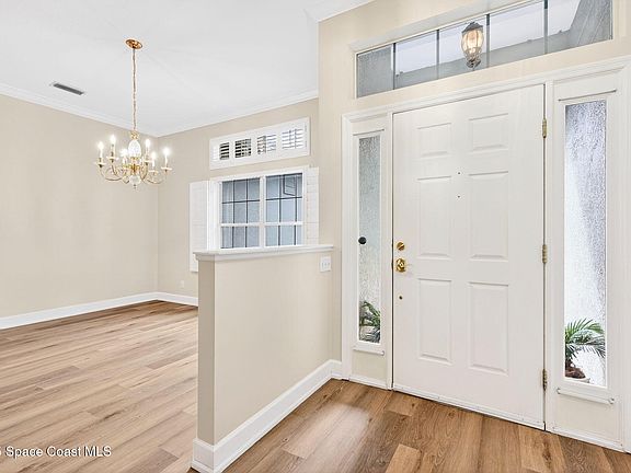 3rd image of 801 Florencia Cir