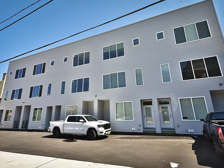 962 N 8th St #1 — Photo 2