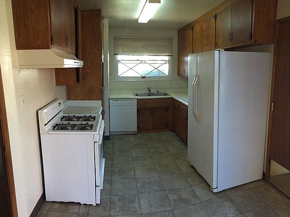 3rd image of 3733 Belford St