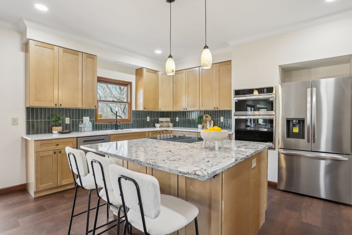 Pointe Dr-0904-014