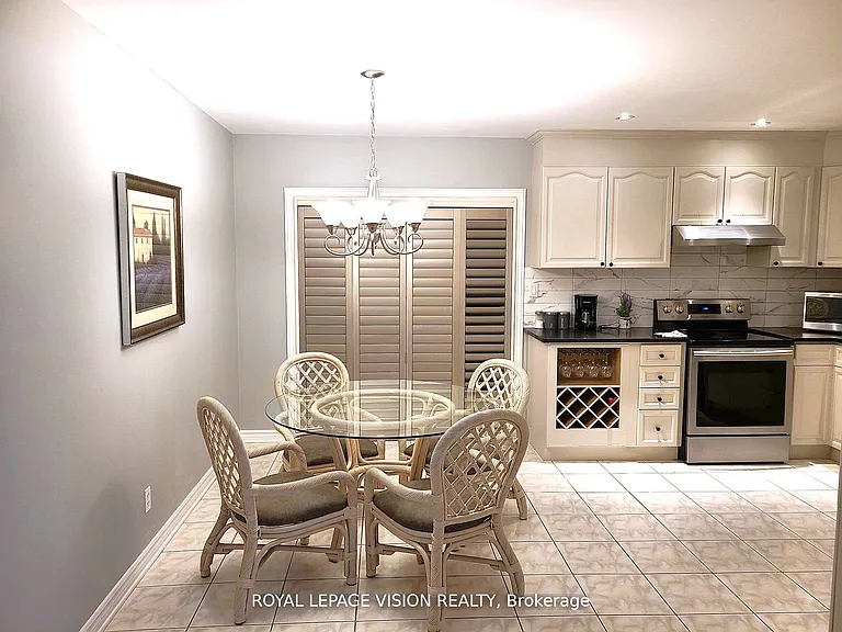 8001 Woodsview Cres #MAIN — Photo 6