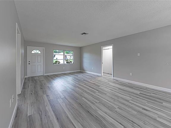 5th image of 945 Stewart St